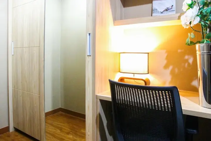 Cozy and Minimalist 1BR @ Oasis Apartment — фото 3