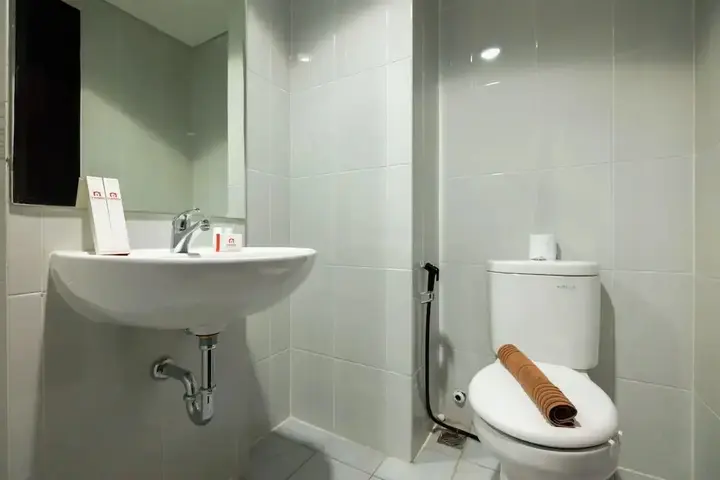 Legok: Graceful & Luxury 1BR Casa De Parco Apartment