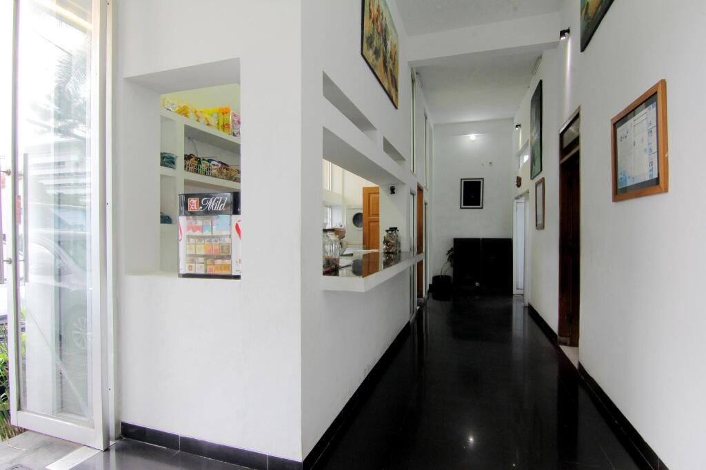Депок: The Nest Hotel