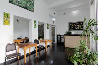 Депок: The Nest Hotel