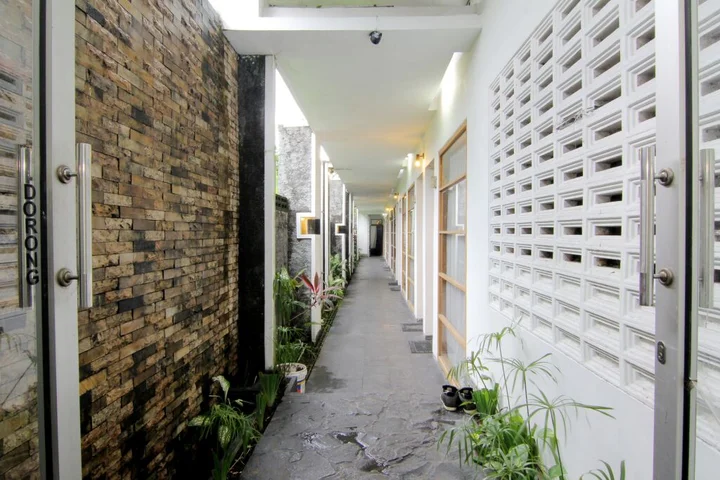 Депок: The Nest Hotel