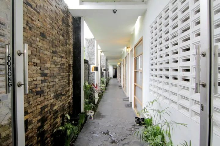 Депок: The Nest Hotel