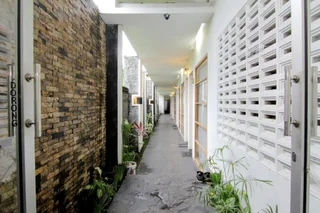 Депок: The Nest Hotel