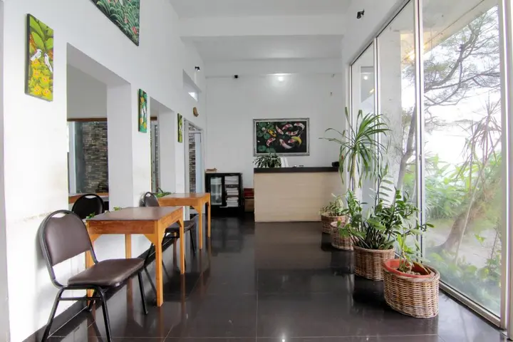 Депок: The Nest Hotel