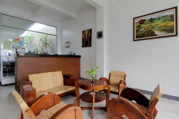 Батуретно: The Fort Hotel