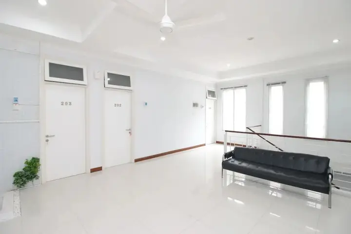 Сурабая: Airy Tegalsari Teuku Umar 21 Surabaya