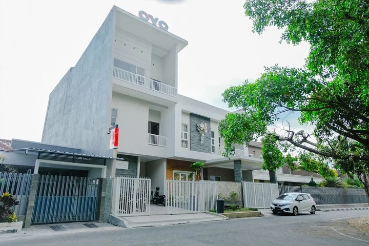 Маланг: OYO 1023 Junggo Tentrem