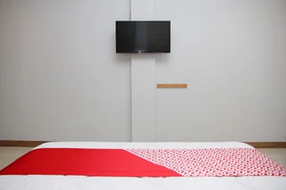 Палу: OYO 1265 Zamrud Hotel