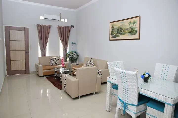 Палу: OYO 1265 Zamrud Hotel