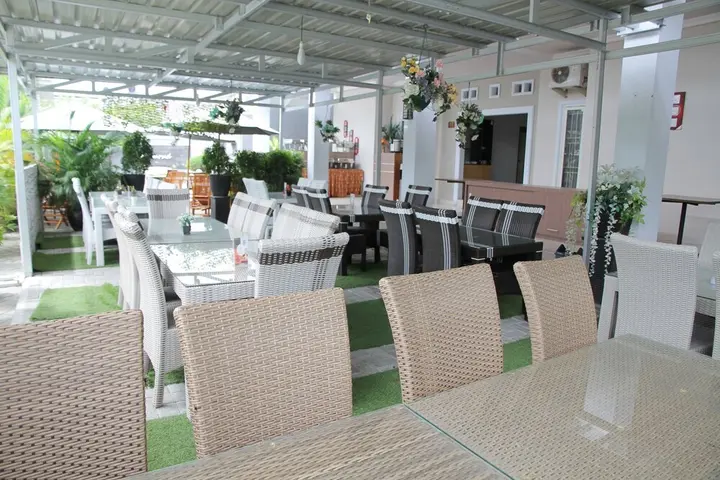 Палу: OYO 1265 Zamrud Hotel