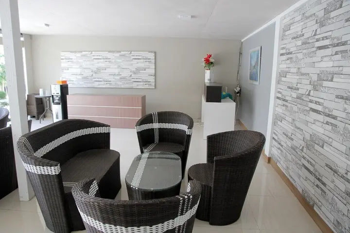 Палу: OYO 1265 Zamrud Hotel