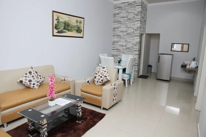 Палу: OYO 1265 Zamrud Hotel