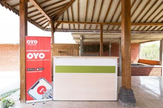 Батуретно: OYO 1304 Roemah Gladak Kebon Sidoluhur