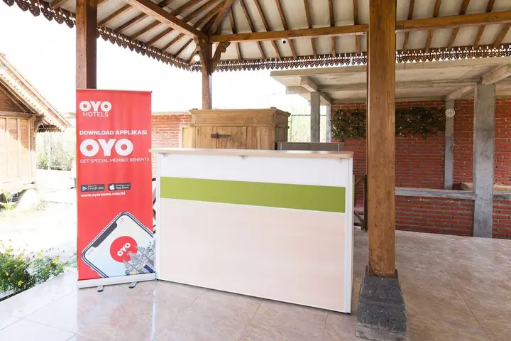 Батуретно: OYO 1304 Roemah Gladak Kebon Sidoluhur
