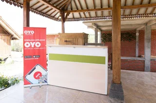 Батуретно: OYO 1304 Roemah Gladak Kebon Sidoluhur