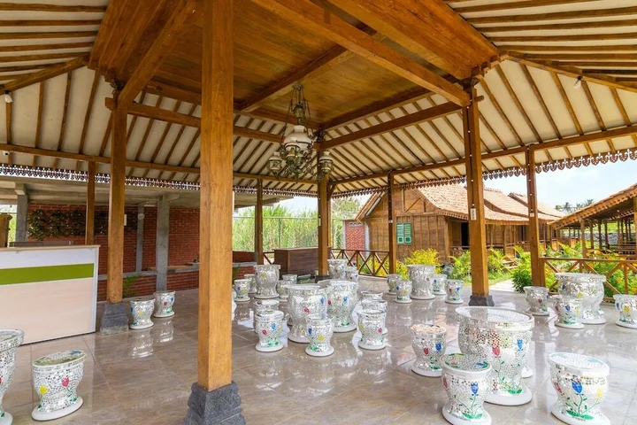 Батуретно: OYO 1304 Roemah Gladak Kebon Sidoluhur