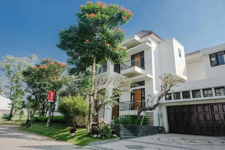 Маланг: OYO 1110 Ijen Butik House