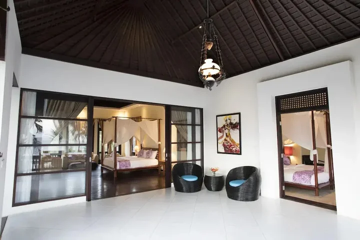 Темеси: Bougain Villa