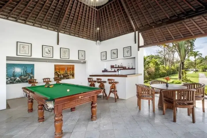 Темеси: Bougain Villa