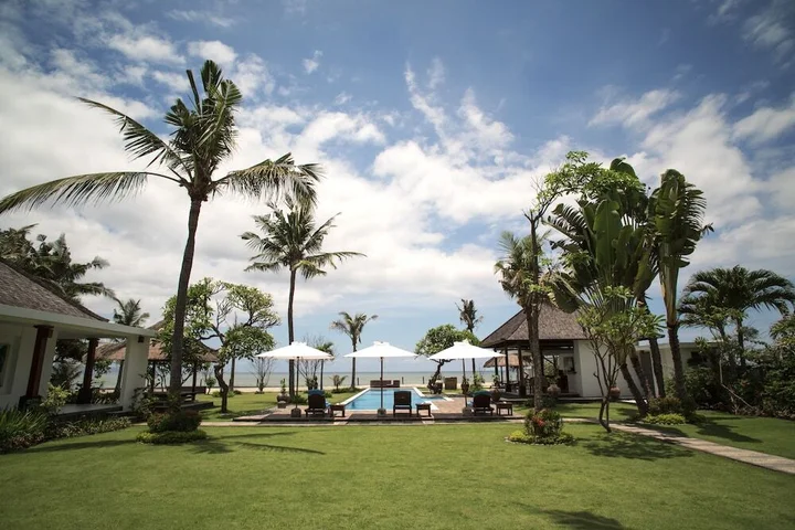 Темеси: Bougain Villa