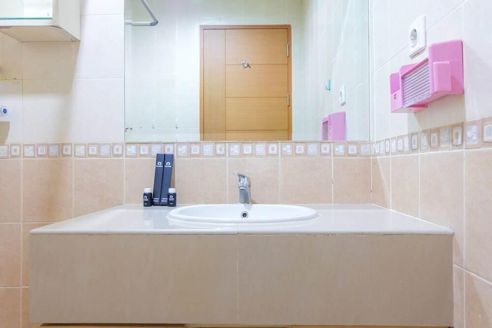 Джакарта: 1BR @ Hampton's Park Apartment