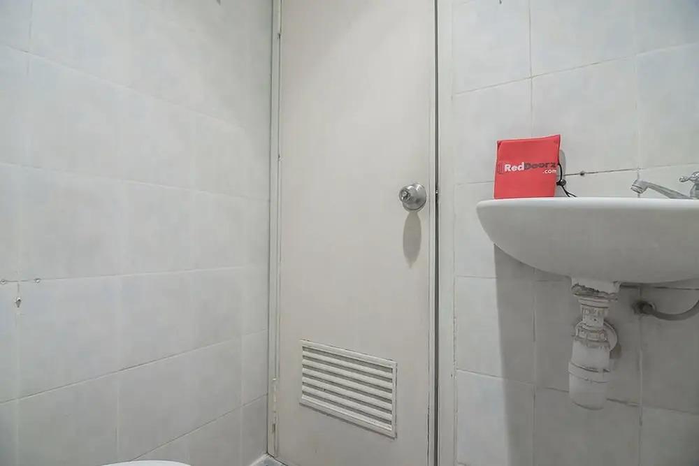Семаранг: RedDoorz near Undip Pleburan 2