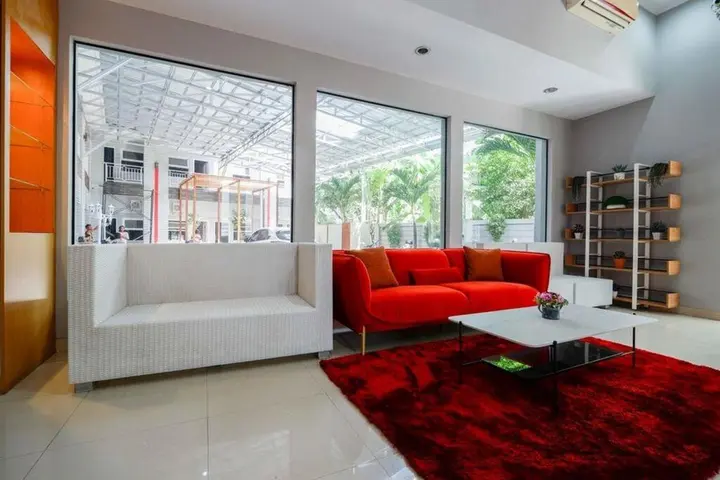 Суракарта: RedDoorz near Solo Square 3