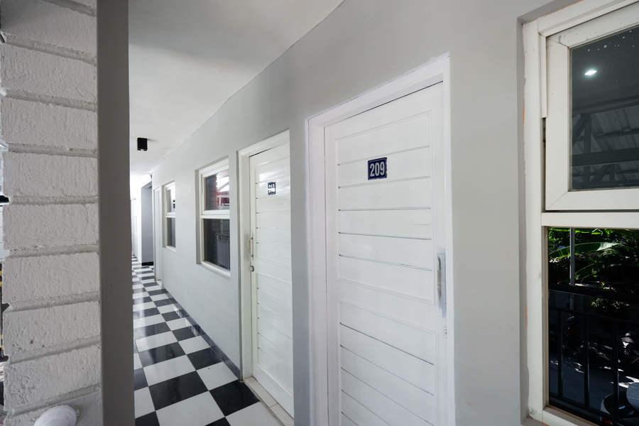 Суракарта: RedDoorz near Solo Square 3