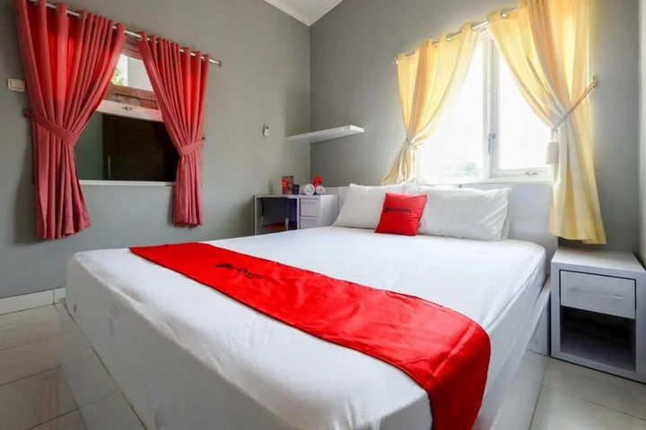 Суракарта: RedDoorz near Solo Square 3