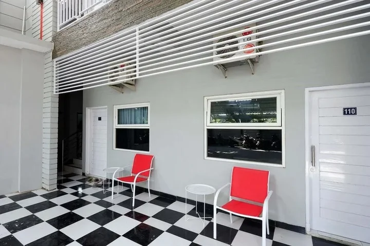 Суракарта: RedDoorz near Solo Square 3