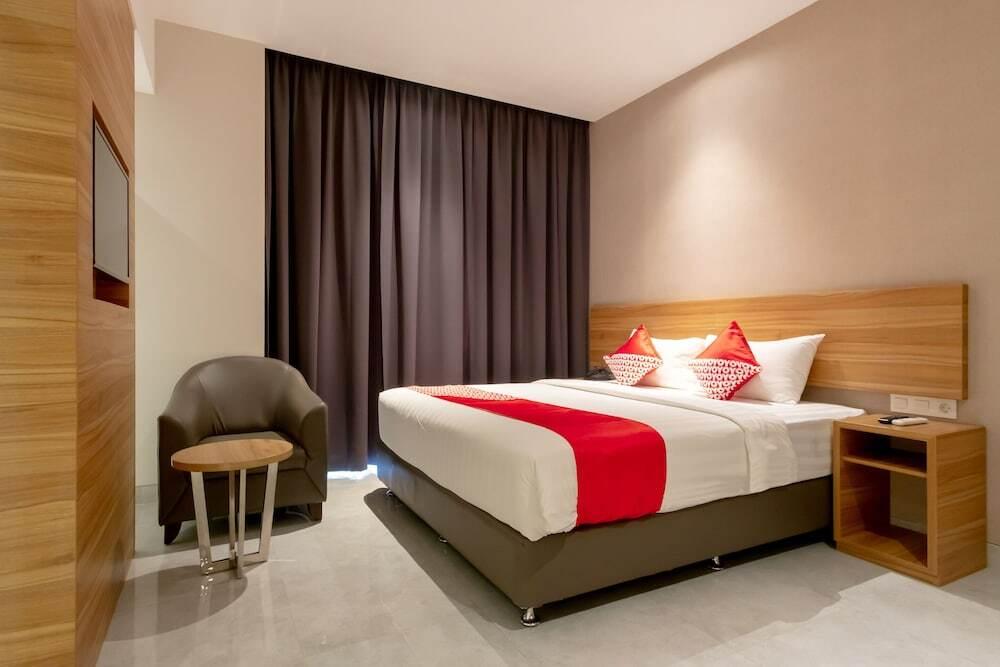 Петумбак: Travel Hub Hotel Kualanamu Airport