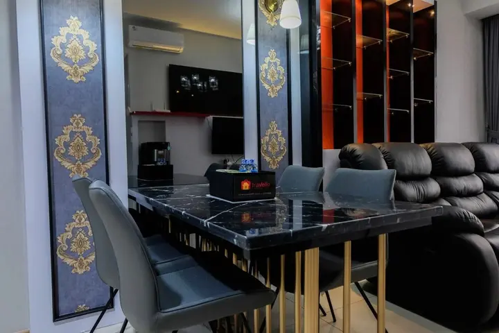 Legok: 3BR Apartment with Pool View at M-Town Residence