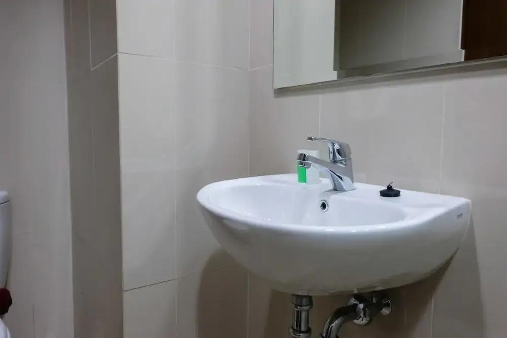 Legok: 3BR Apartment with Pool View at M-Town Residence