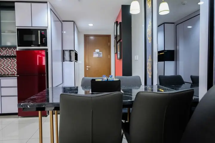 Legok: 3BR Apartment with Pool View at M-Town Residence