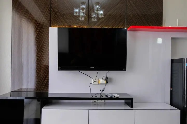 Legok: 3BR Apartment with Pool View at M-Town Residence