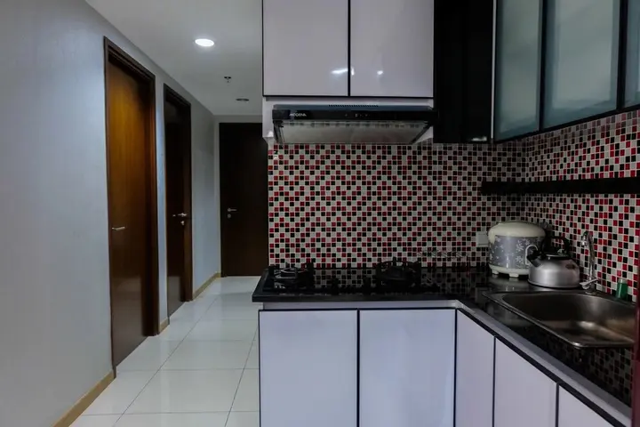 Legok: 3BR Apartment with Pool View at M-Town Residence