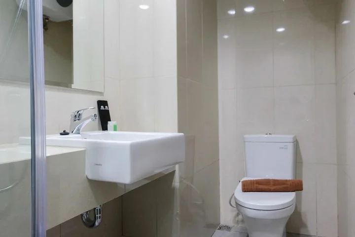 Legok: 3BR Apartment with Pool View at M-Town Residence