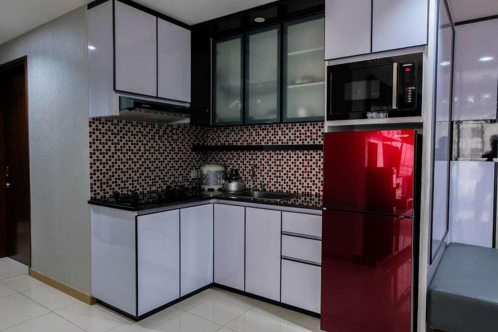 Legok: 3BR Apartment with Pool View at M-Town Residence