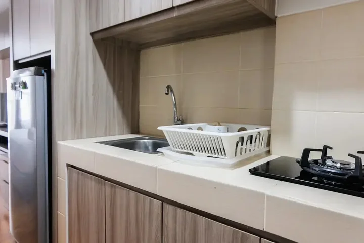 Legok: Minimalist Studio Saveria Apartment