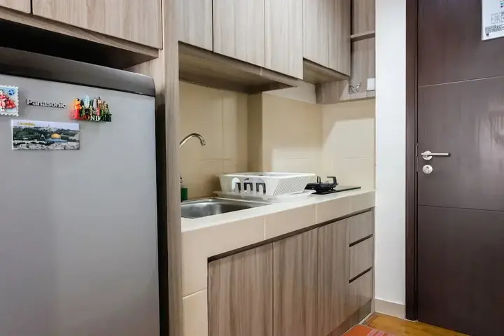 Legok: Minimalist Studio Saveria Apartment