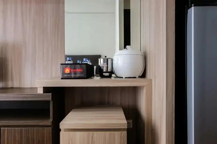 Legok: Minimalist Studio Saveria Apartment