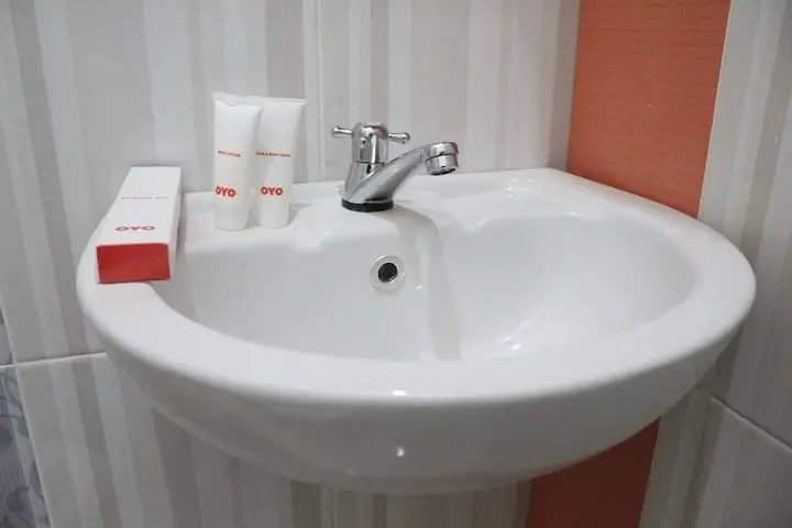 Палу: OYO 1263 Jazz Anna Hotel