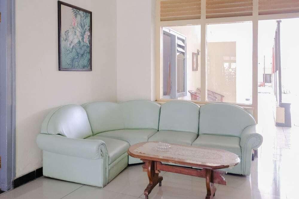 Маланг: OYO LIfe 1036 Hotel Palem 1 Syariah