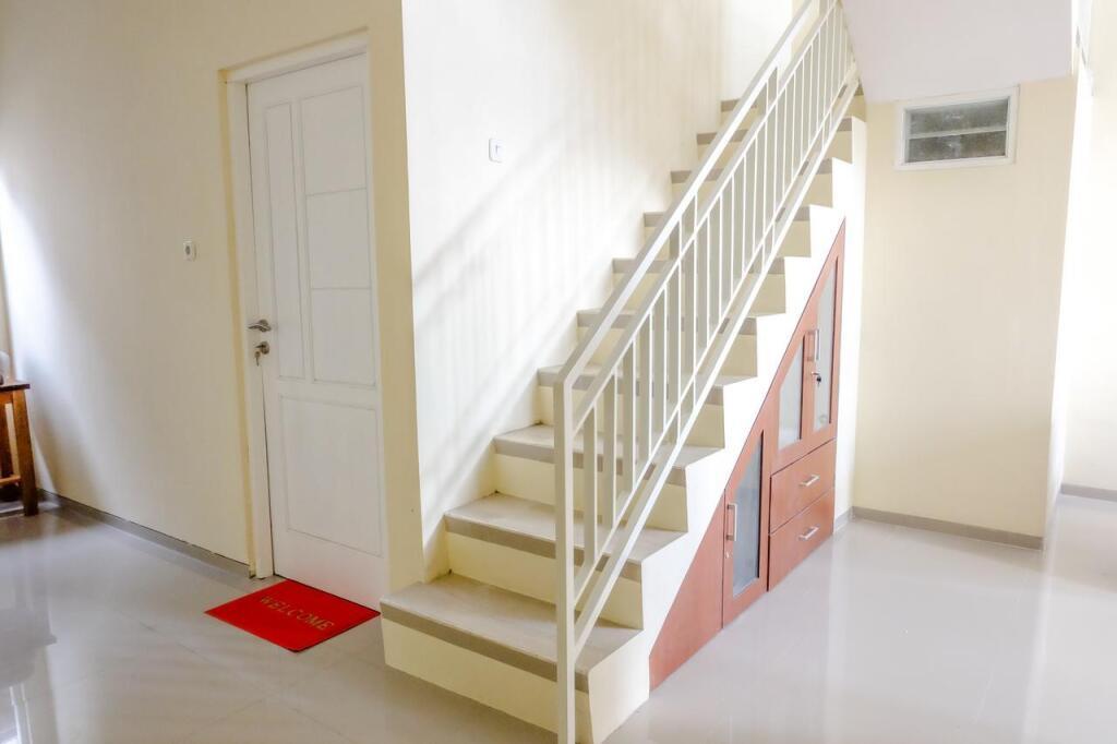 Маланг: Oyo 1165 Cakalang Residence Syariah