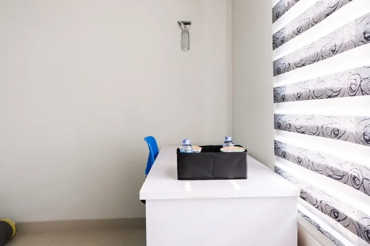 Legok: Beverly 90210 Studio Apartment at Serpong