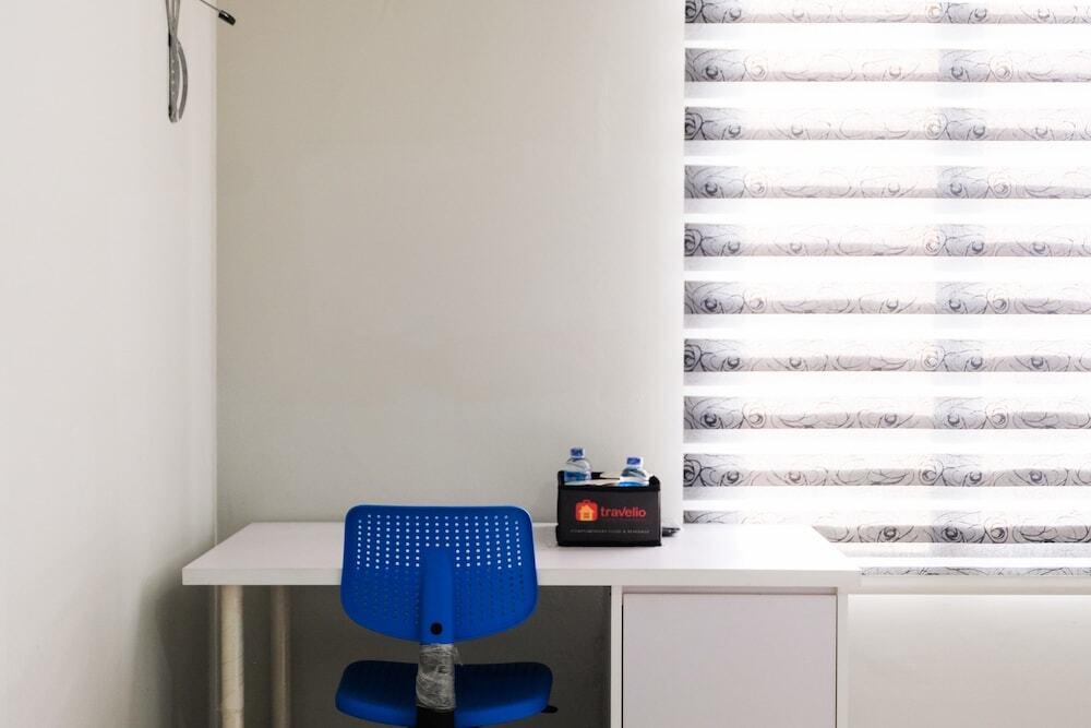 Legok: Beverly 90210 Studio Apartment at Serpong