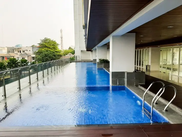 Legok: Beverly 90210 Studio Apartment at Serpong