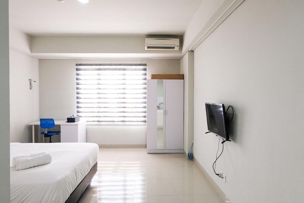 Legok: Beverly 90210 Studio Apartment at Serpong