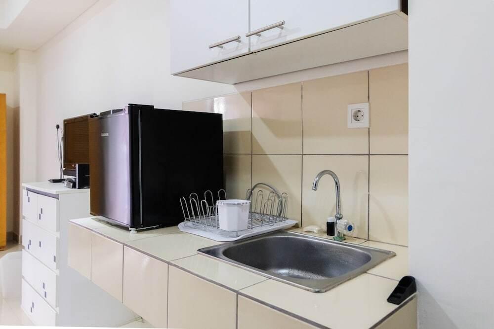 Legok: Minimalist Studio Skyline Apartment