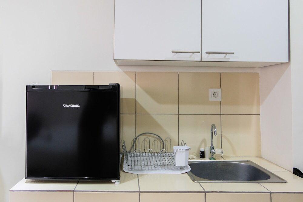 Legok: Minimalist Studio Skyline Apartment